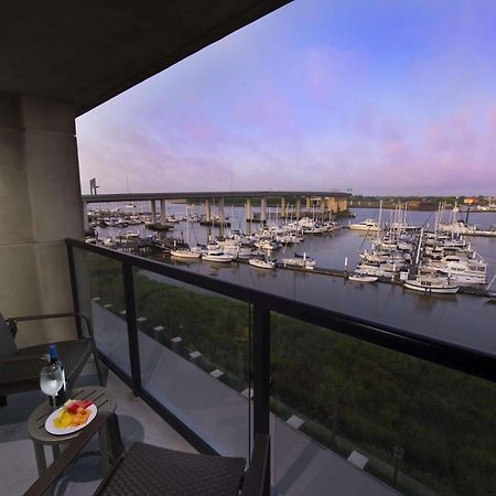 Hilton Garden Inn Charleston Waterfront/Downtown Экстерьер фото