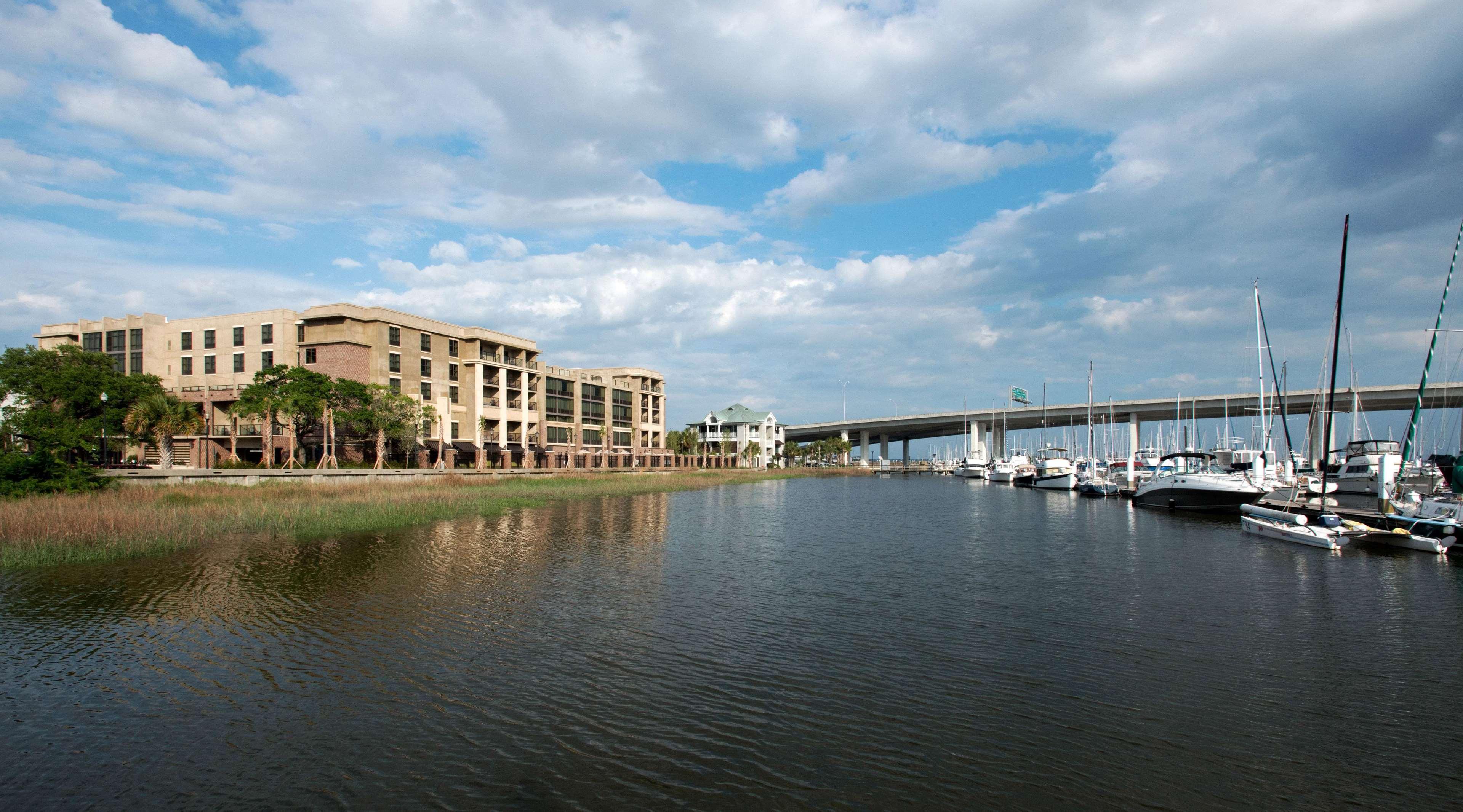 Hilton Garden Inn Charleston Waterfront/Downtown Экстерьер фото