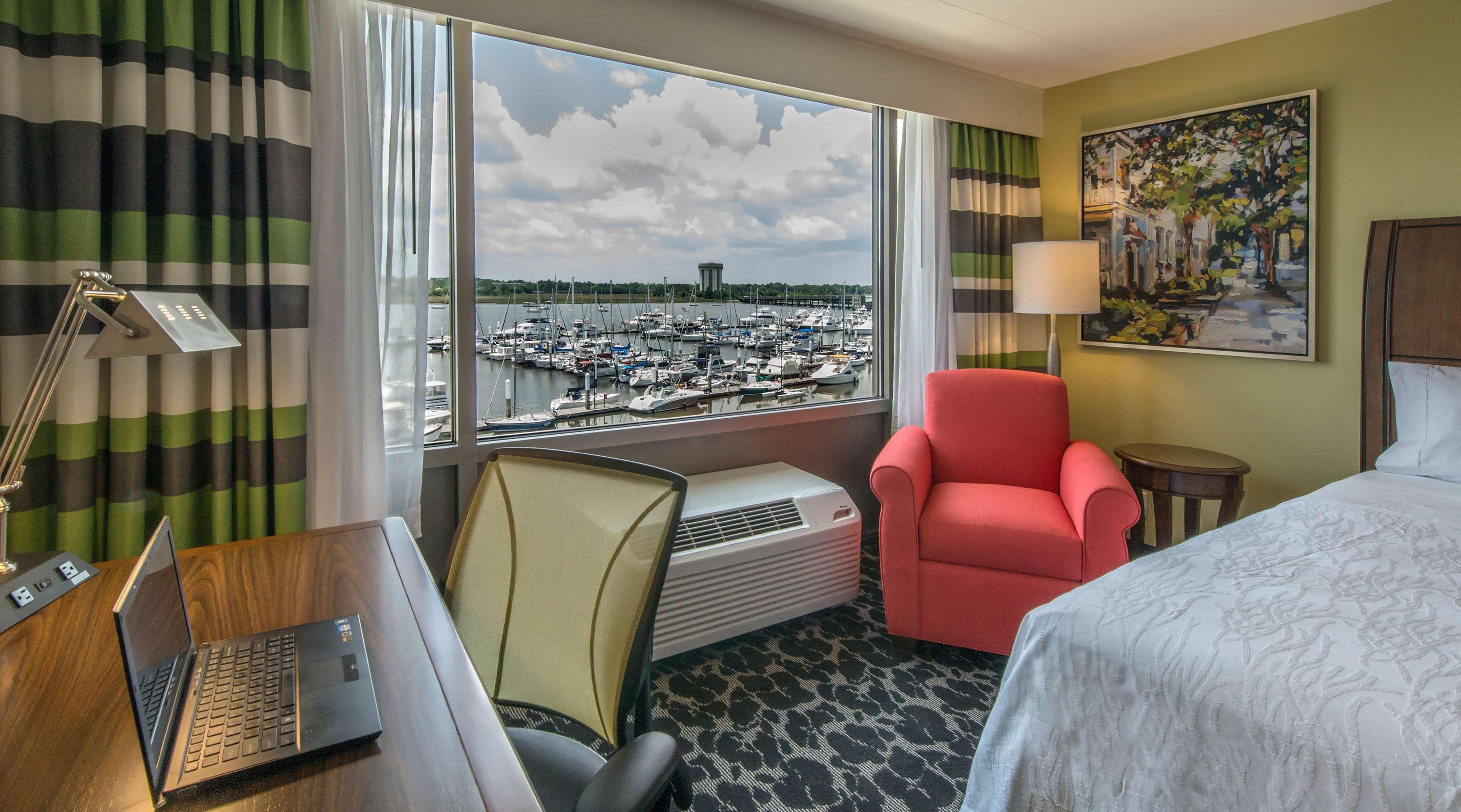 Hilton Garden Inn Charleston Waterfront/Downtown Экстерьер фото