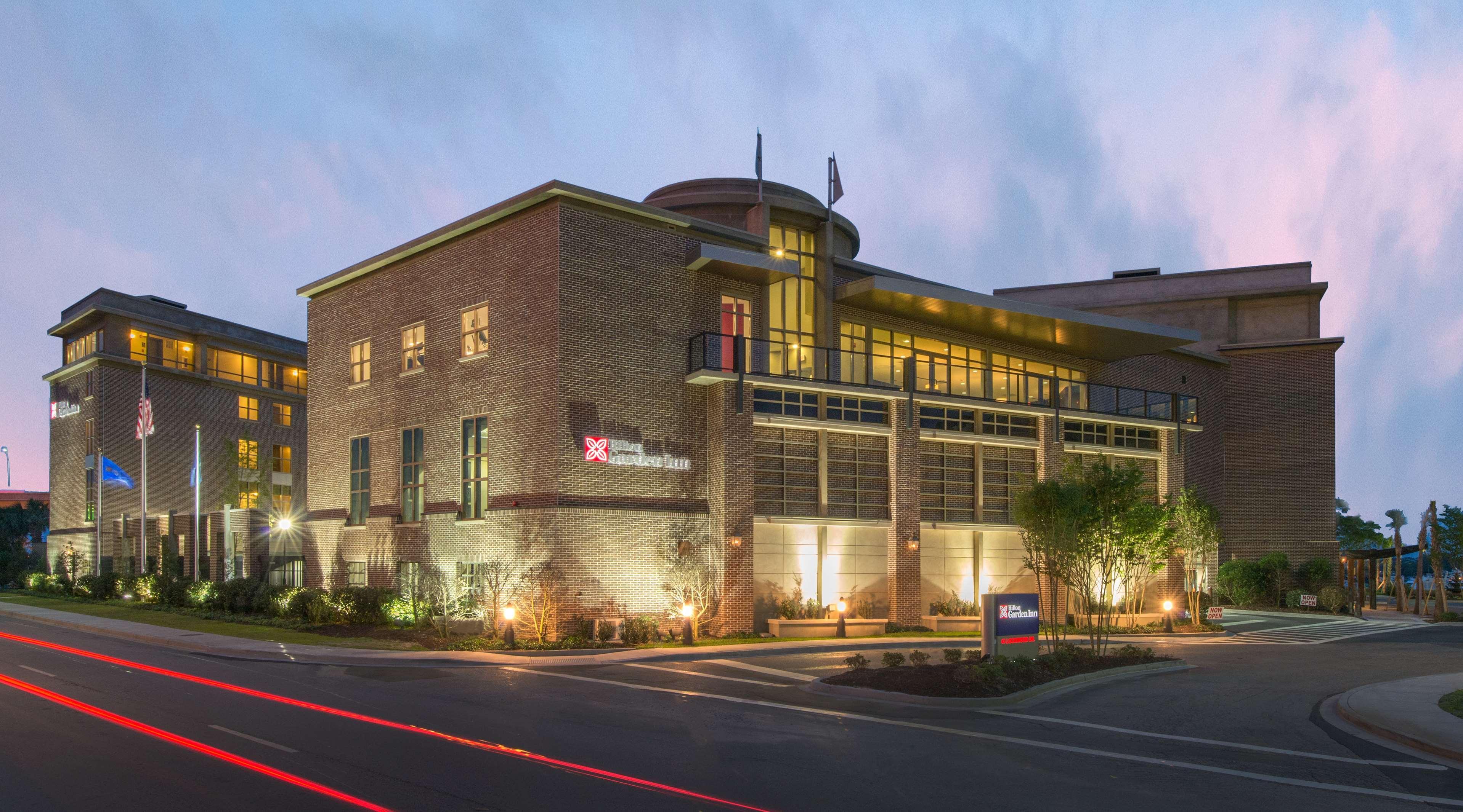 Hilton Garden Inn Charleston Waterfront/Downtown Экстерьер фото