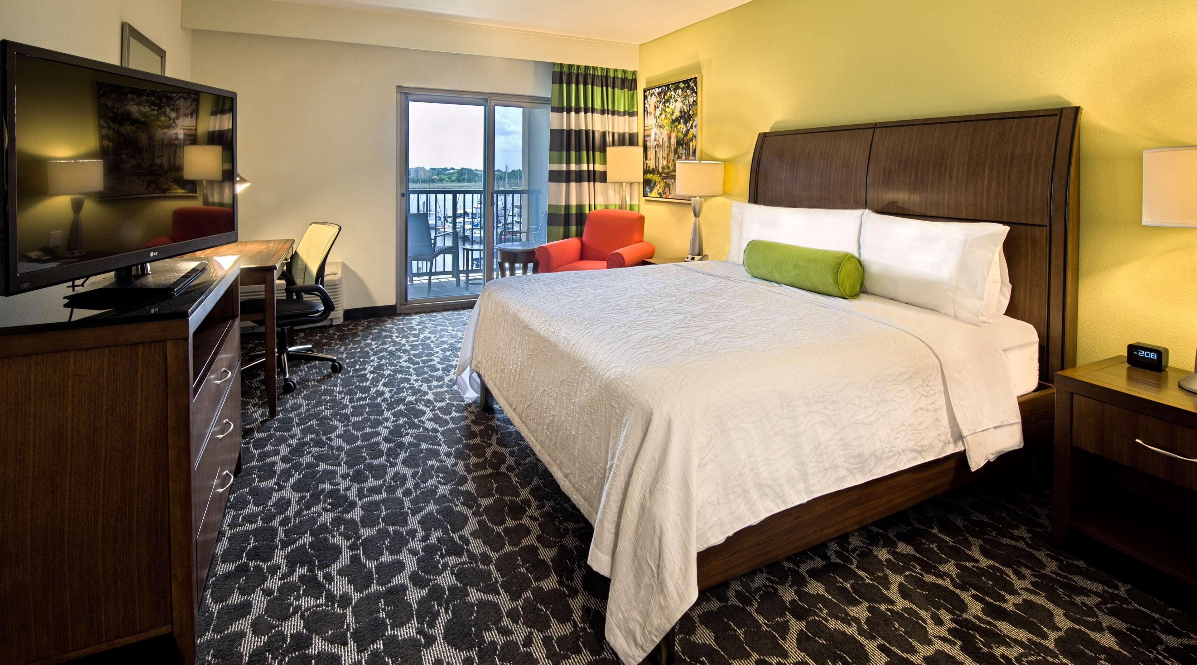 Hilton Garden Inn Charleston Waterfront/Downtown Экстерьер фото