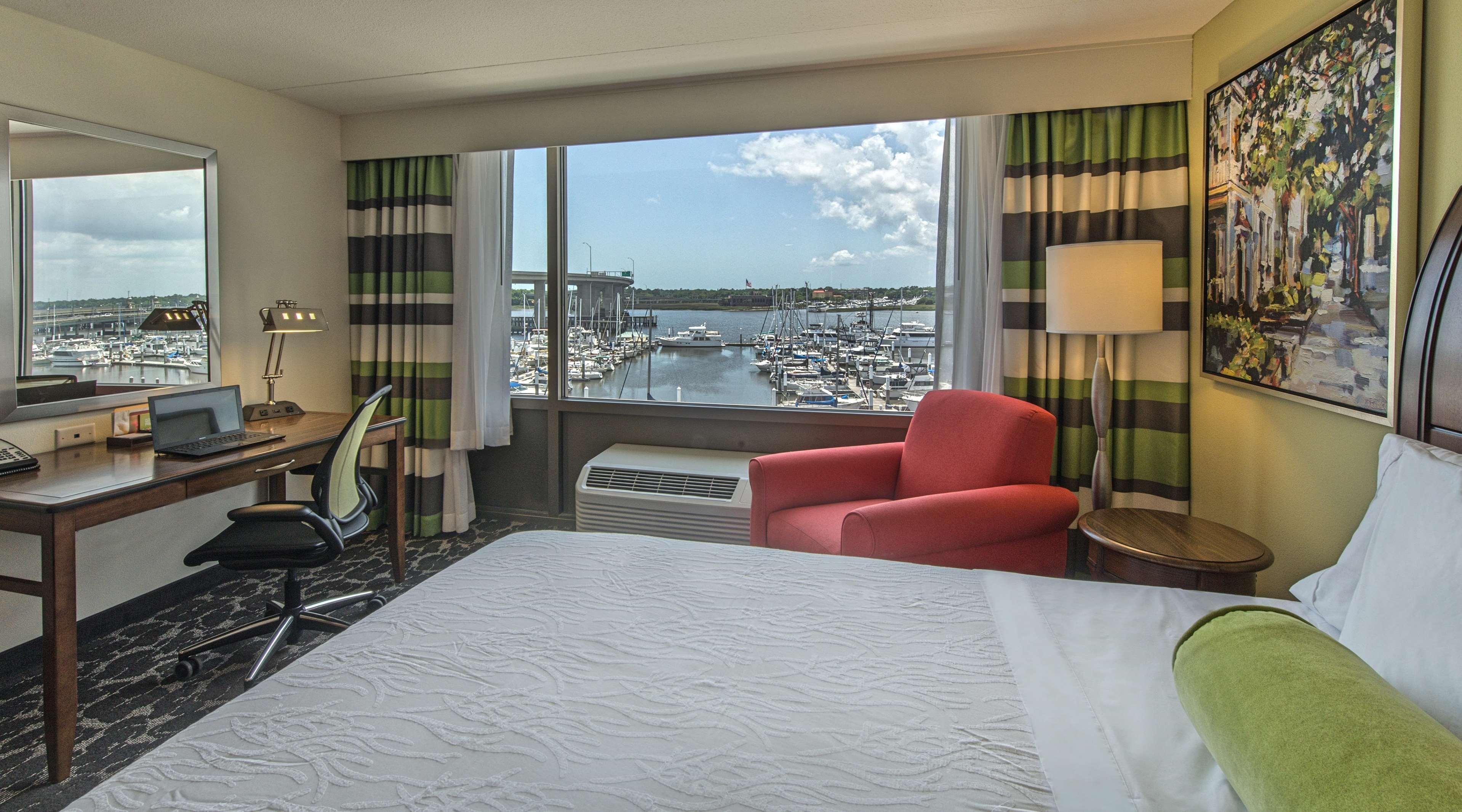Hilton Garden Inn Charleston Waterfront/Downtown Экстерьер фото
