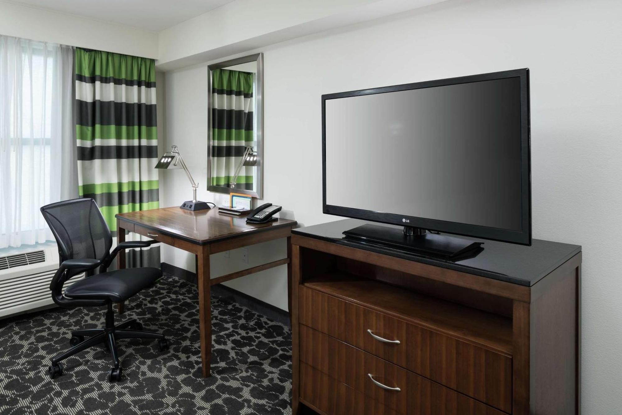 Hilton Garden Inn Charleston Waterfront/Downtown Экстерьер фото