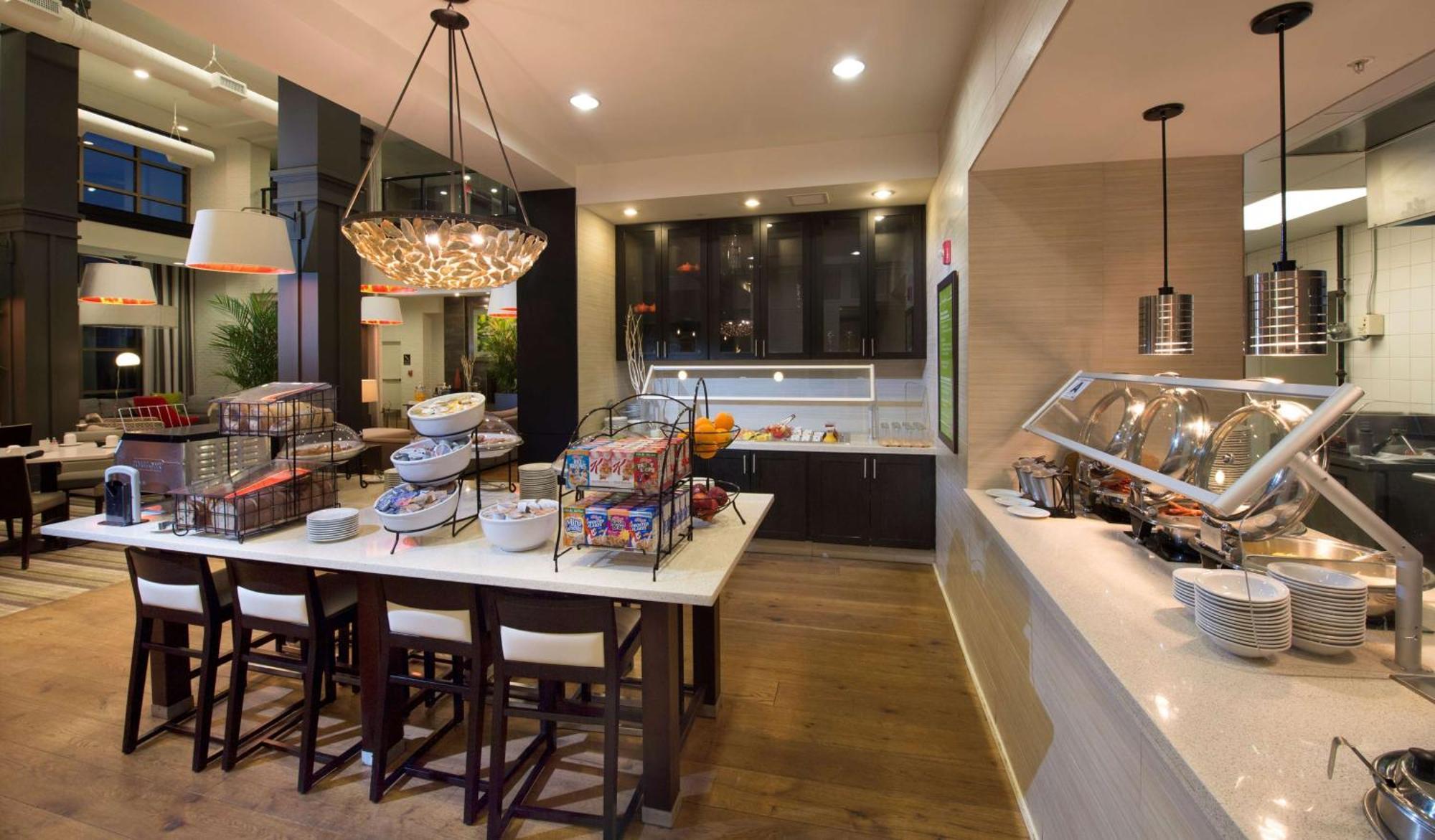 Hilton Garden Inn Charleston Waterfront/Downtown Экстерьер фото