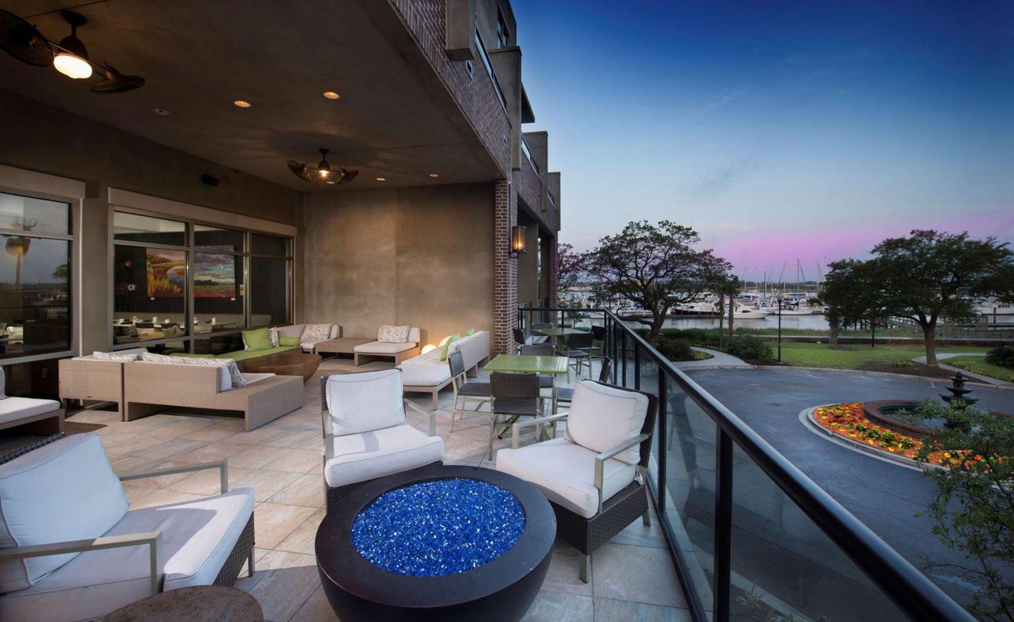 Hilton Garden Inn Charleston Waterfront/Downtown Экстерьер фото