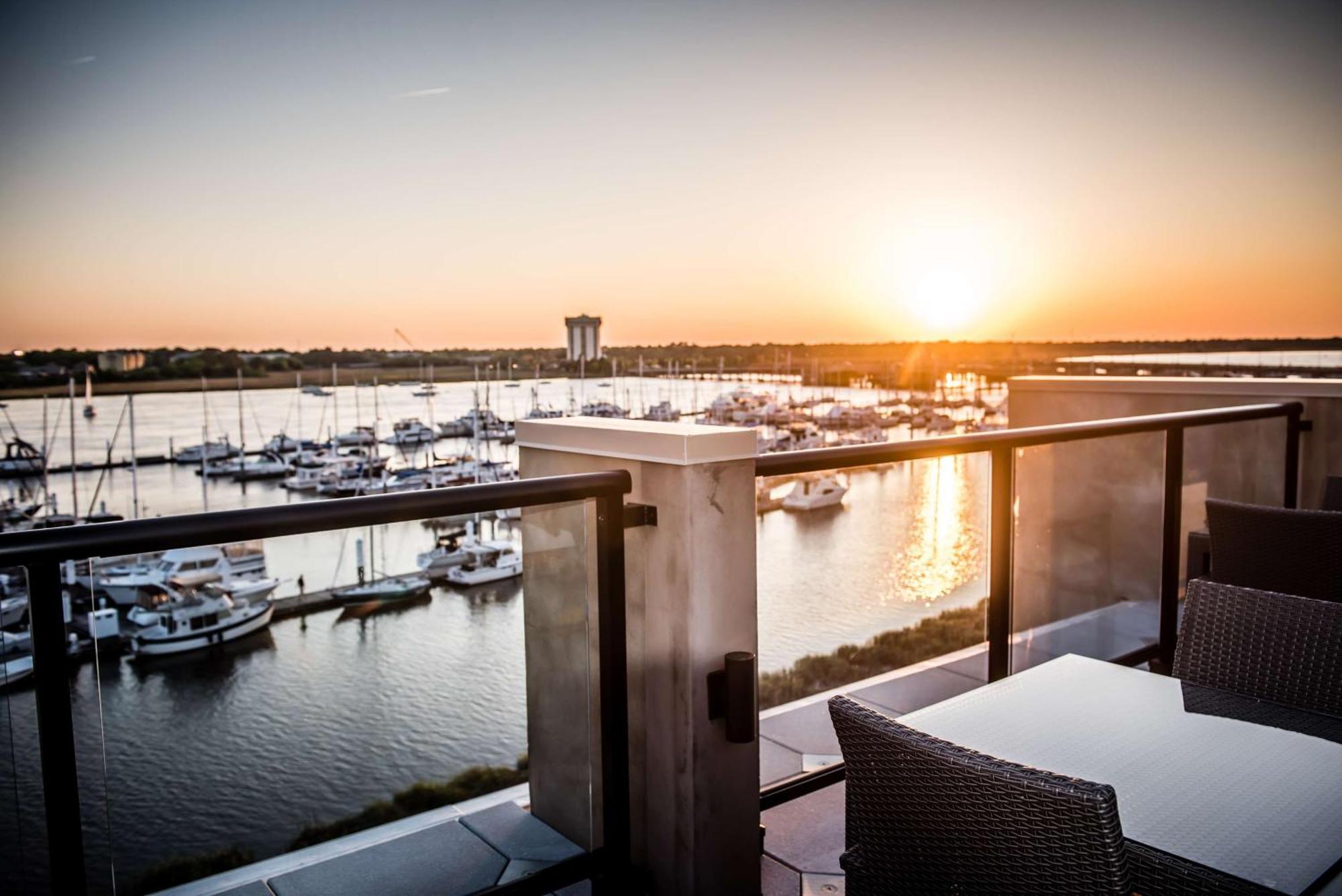 Hilton Garden Inn Charleston Waterfront/Downtown Экстерьер фото